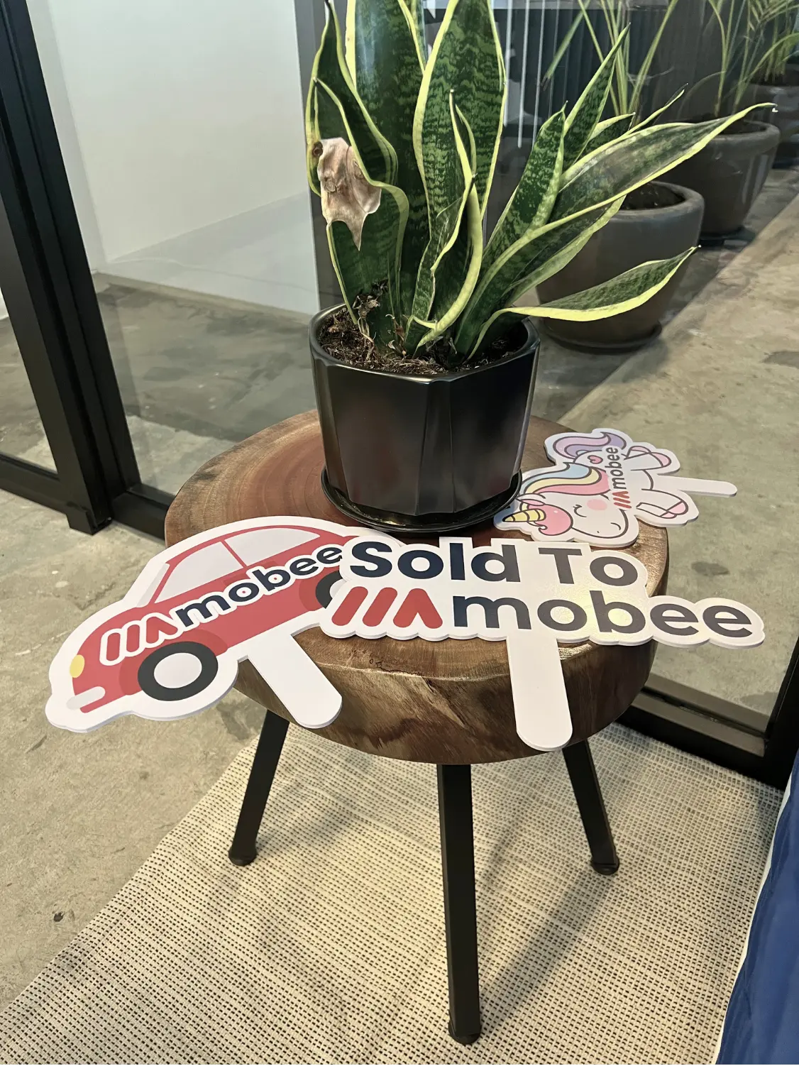 Make Car-Selling Seamless with Mobee Cars